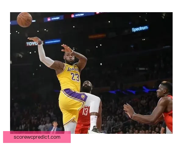 詹姆斯昨日惊人劈扣起跳三点二米入网速度接近五十公里